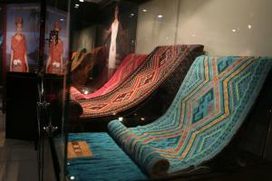 Li Silk Brocade in Chinese